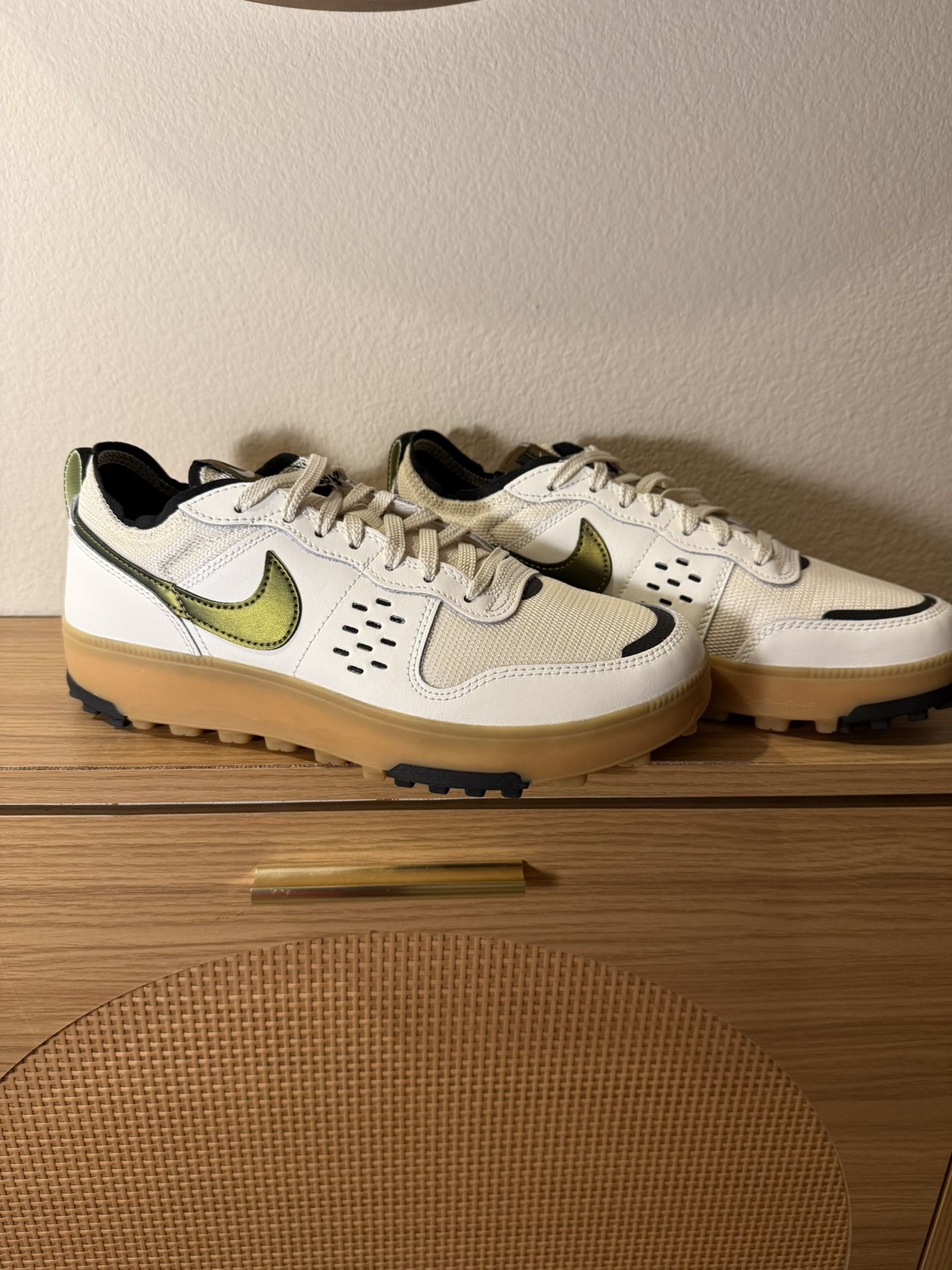 size 8 men’s nike city 
