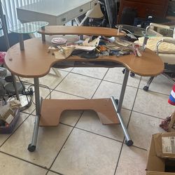 Good Size Ayustable Table Multiple Tipe Of Used $40
