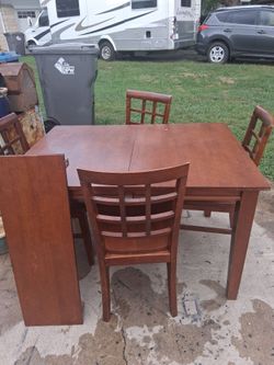 Table and chairs set