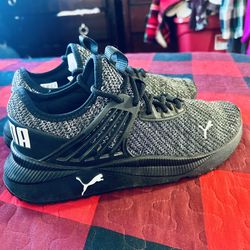 Puma Pacer Future Doubleknit Sneaker Unisex: Men’s Size 8 / Women’s size 9
