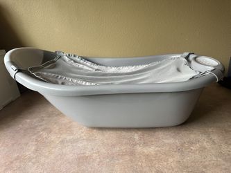 Fisher-Price Baby to Toddler Bath. Bath for a child.