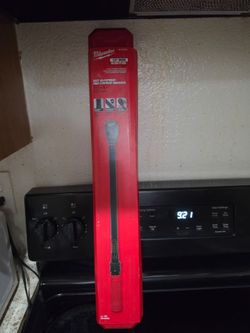 Milwaukee 1/2" drive 50-250 ft lbs click torque wrench brand new never used Hablo español