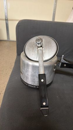 Double thick base 3 L pressure cooker