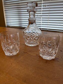 decanter with two glasses