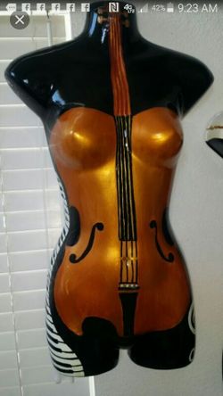 Violin mannequin