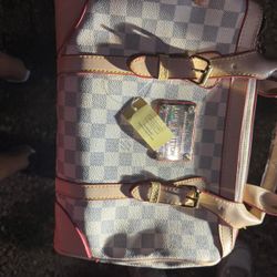 LOUI VUITTON BAG. 
