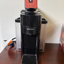 Nespresso with one sleeve and two cups