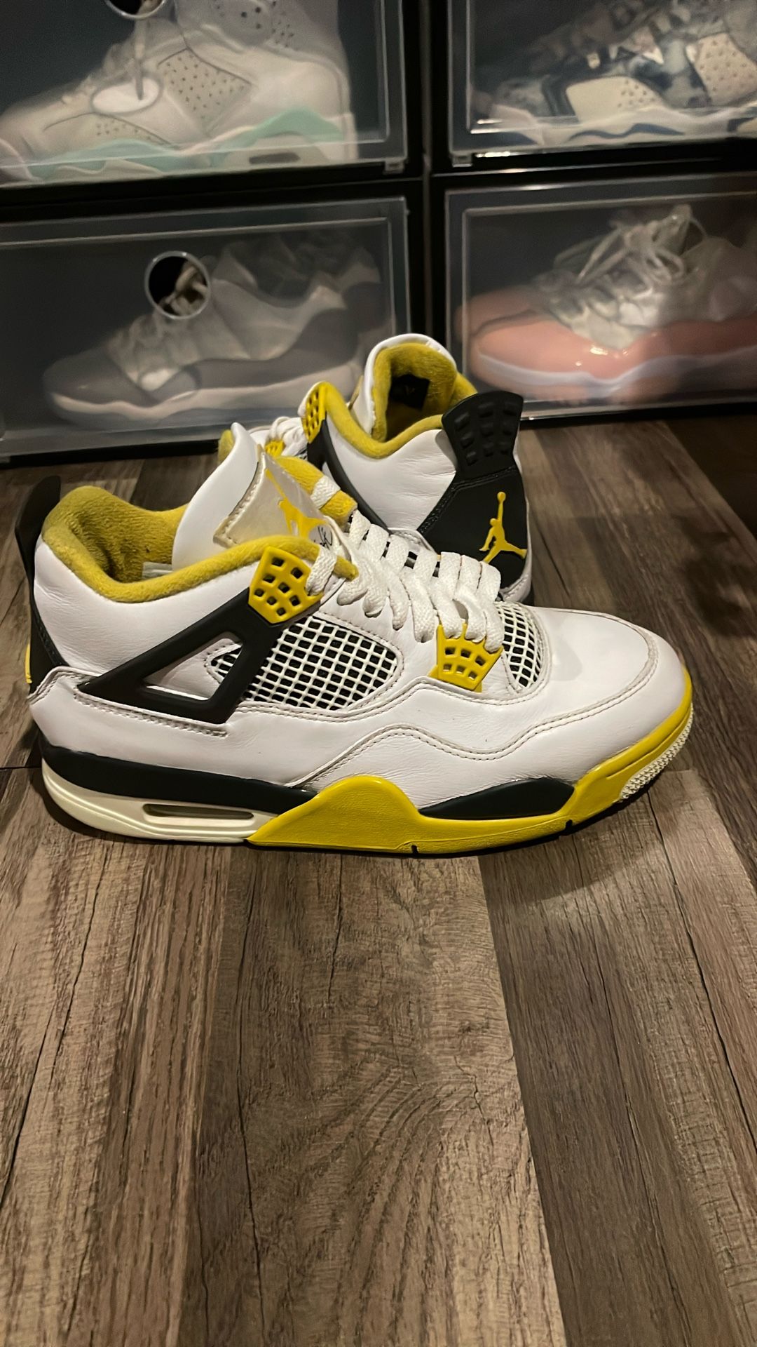 AIR JORDAN 4 RETRO VIVANT SULFUR WOMENS SIZE 8 MEN SIZE 6.5