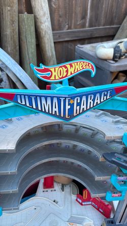 Hot wheels ultimate garage