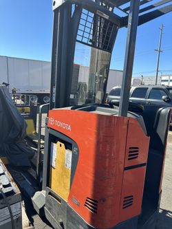2012 Toyota Reach Forklift 