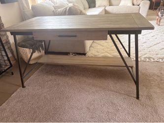 Desk/table