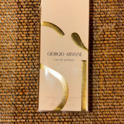 Giorgio Armani Perfume 