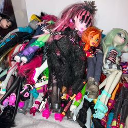 MONSTER HIGH LOT. 