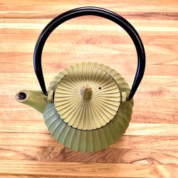New Green Acorn Cast Iron Teapot (24 oz)