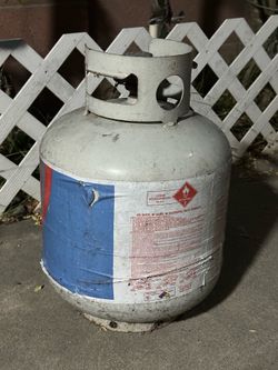 Gas tank