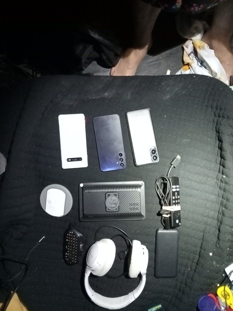 Electronics Lot With Androids, Gps Near New And More