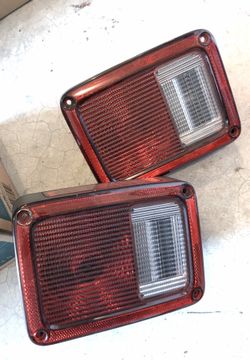 2015 Jeep Rubicon Tail lights