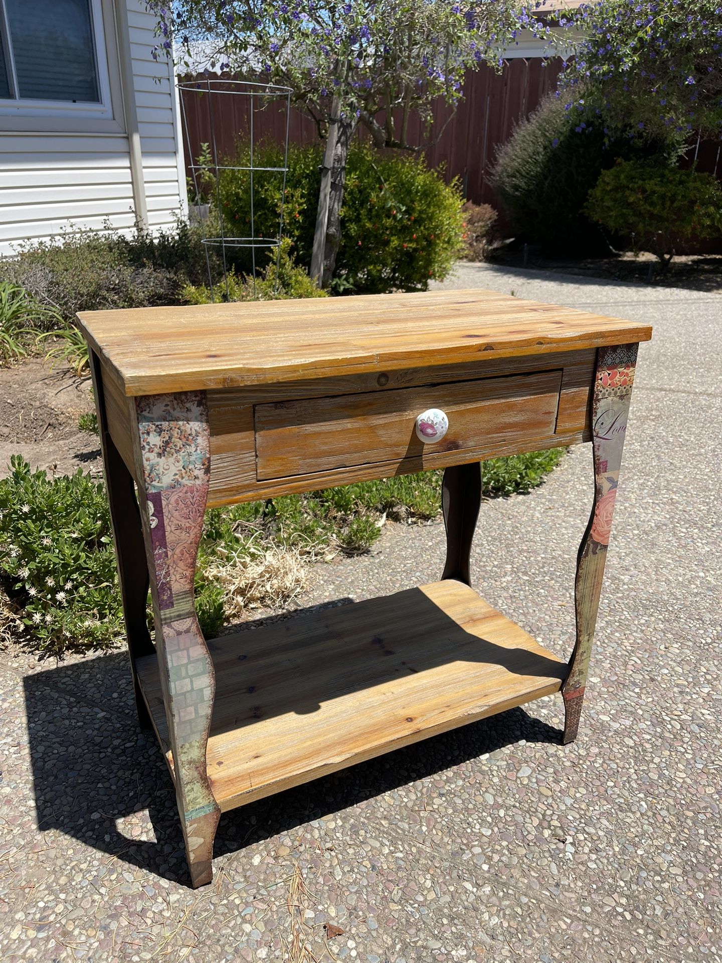 Nightstand/table