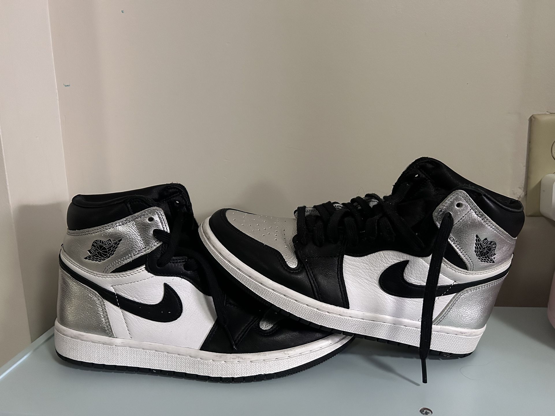 Jordan 1 High OG Size 7.5 Womens