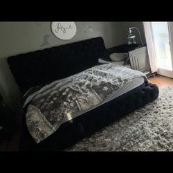 King Tufted Headboard/mattress 