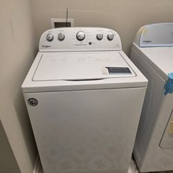 Used WhirlpoolWasher/Dryer Set $800