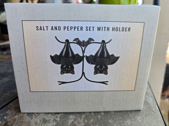 Bats salt and pepper shaker