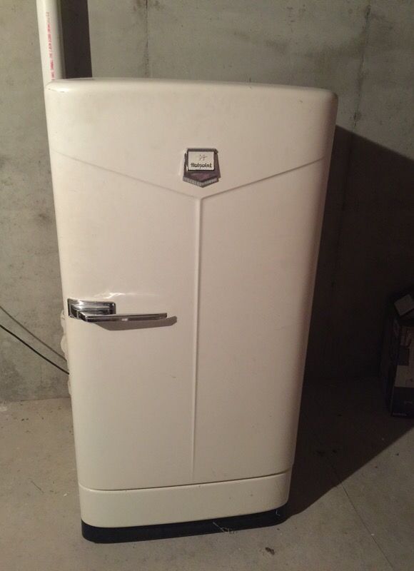 Vintage Hotpoint refrigerator freezer - works
