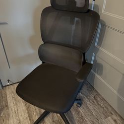 Used gaming chair, broken armrest, cheap
