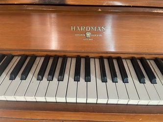 Upright piano