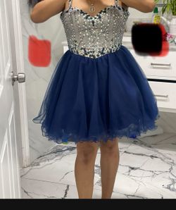 Vestido Elegante Color Azul Rey Y Detalles Color Plata