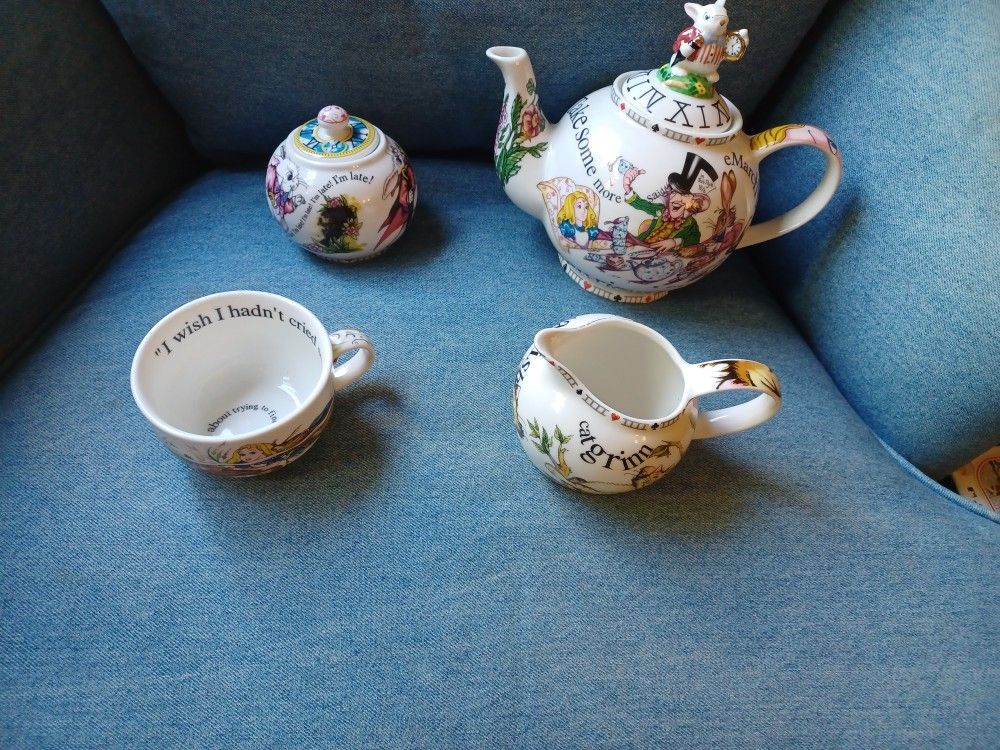 Alice In Wonderland Paul Carden Tea Set