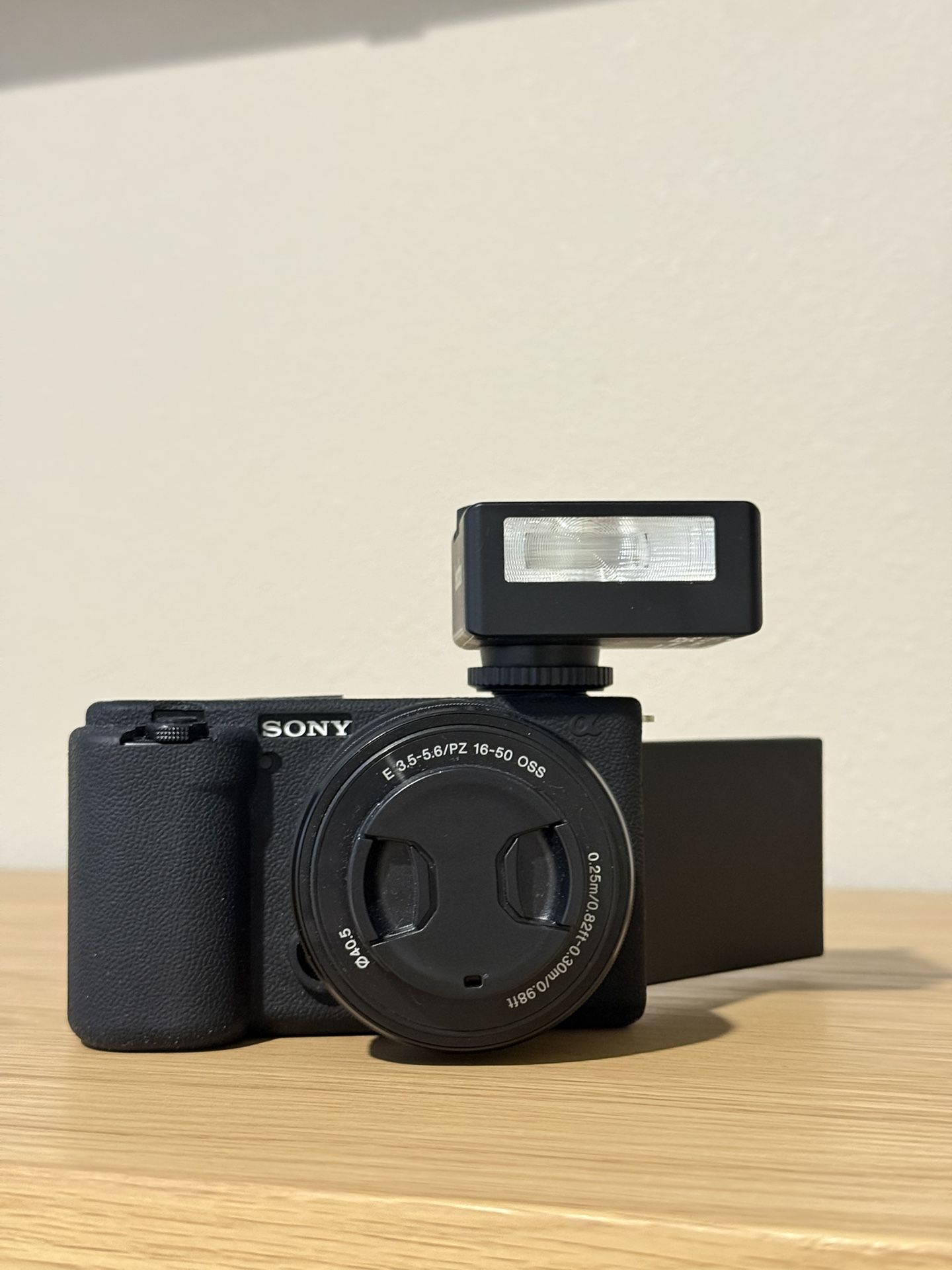 Sony - Alpha ZVE10: APS-C Content Creators’ Camera - Black