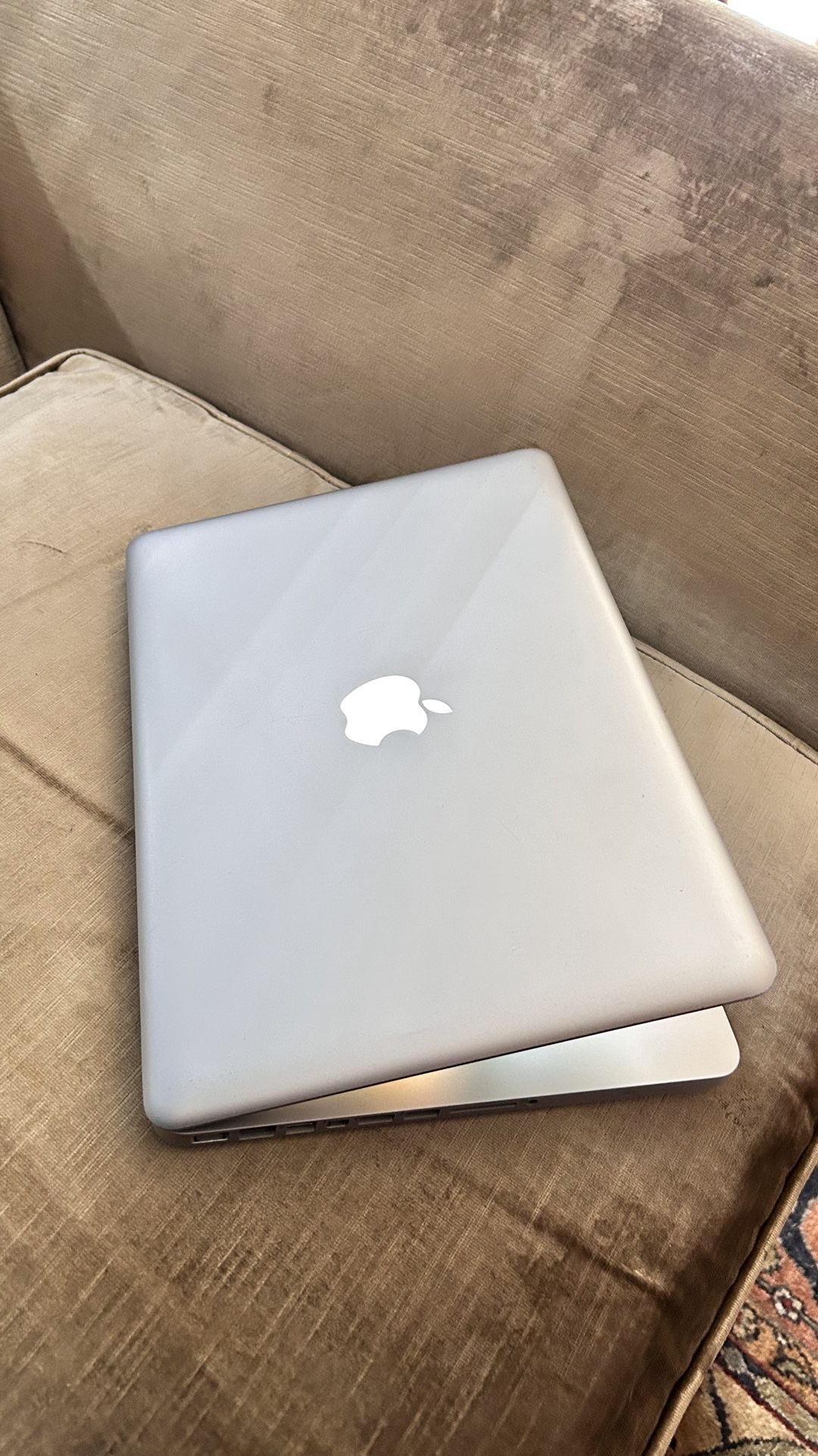 Apple MacBook Pro 13” I5/8GB/256GB SSD $140