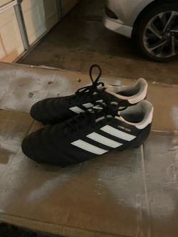 Size 10 men Futbol cleats