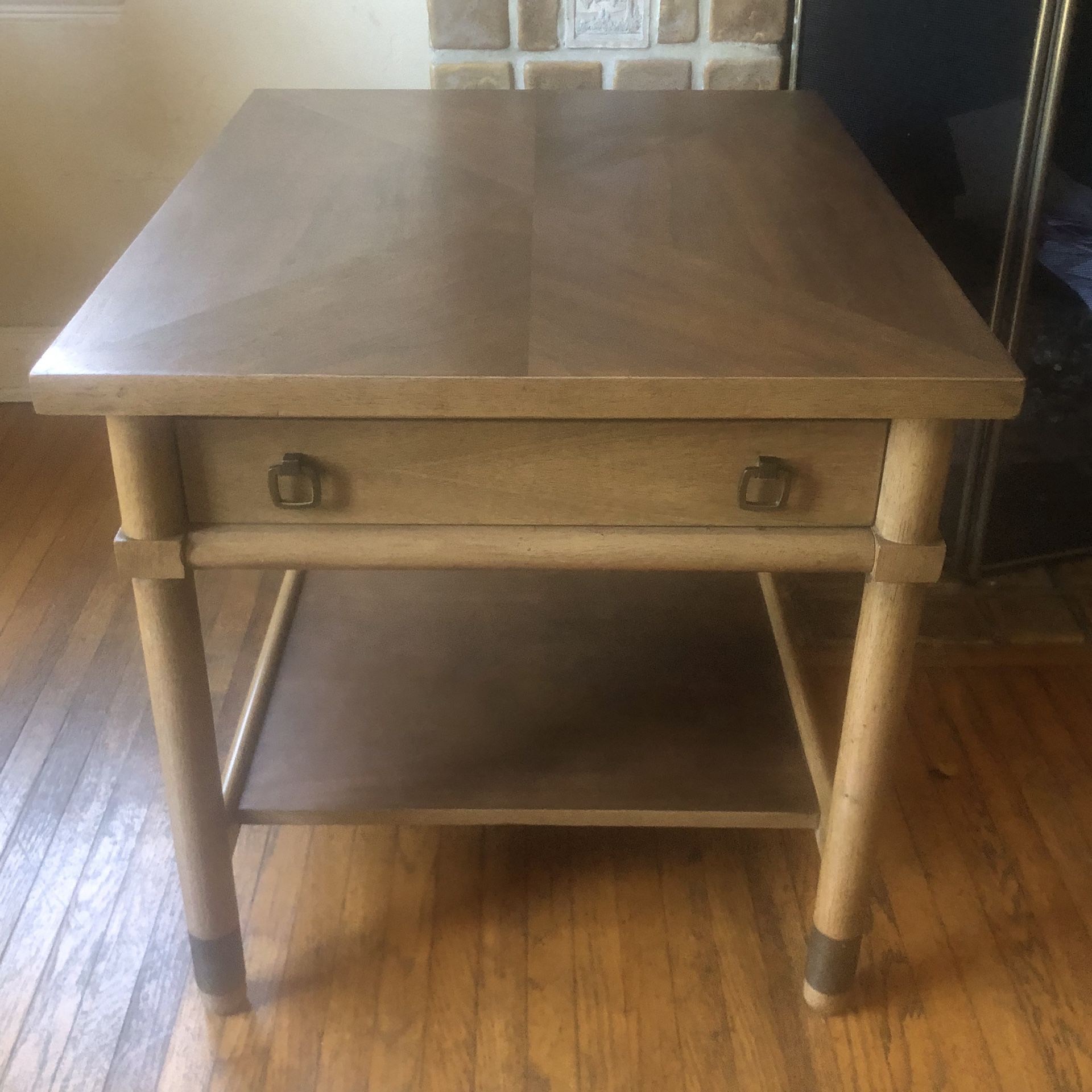 Beautiful Vintage End Table with Shelf 