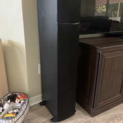 Pair Of Klipsch Tower Speakers - Home Theater. 