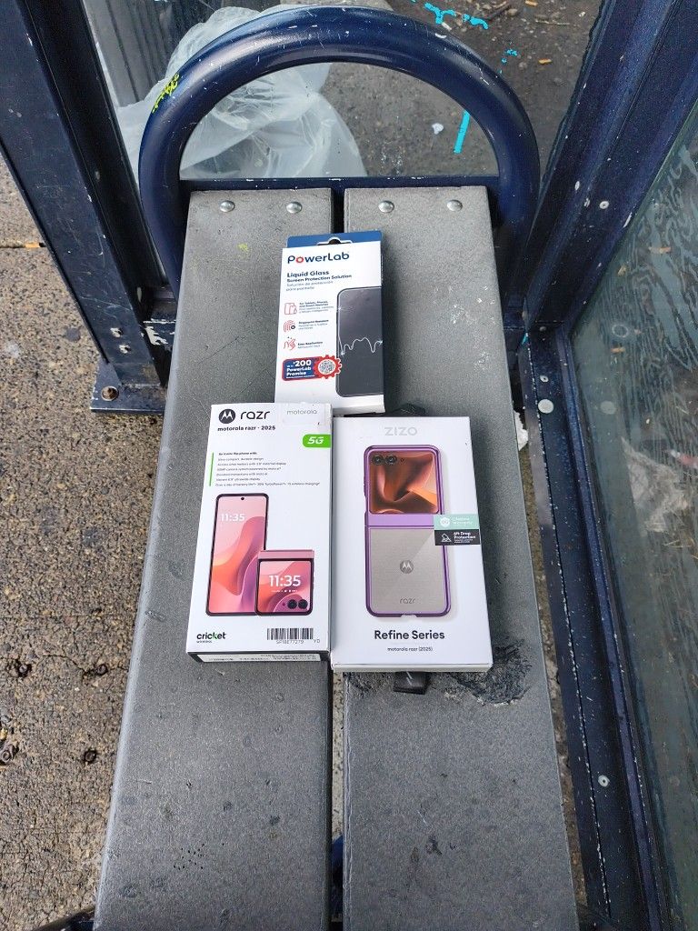 Pink Motorola Razr-2025