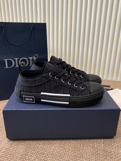 Dior CD Men’s Sneaker With Box Size 12/13 Available