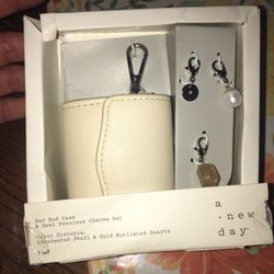 Earbud Holder With Charms 