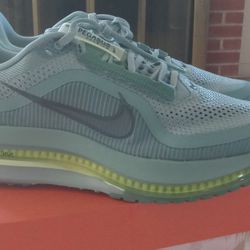 Nike Pegasus Premium Size 9.50