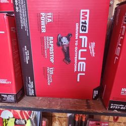 Milwaukee
M18 FUEL 18V Lithium-Ion Brushless Cordless 4-1/2 in./5 in. Grinder w/Paddle Switch (Tool-Only)