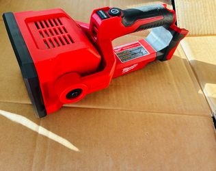 Milwaukee 18V 1250 Lumens Cordless Search Light (TOOL ONLY)
