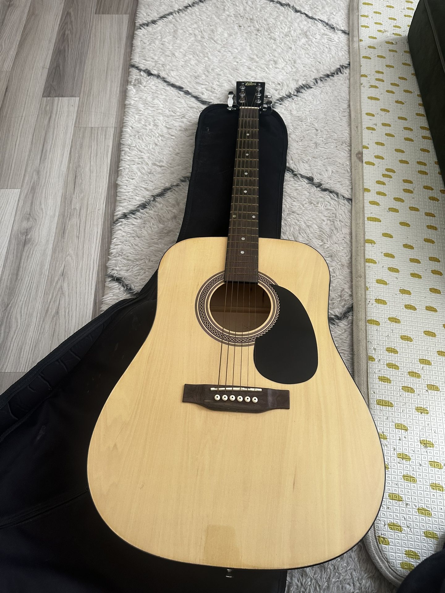 Rogue Acoustic Guitar