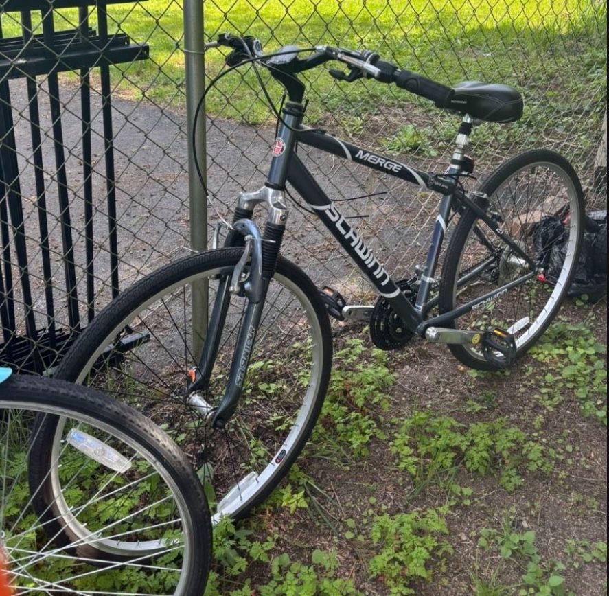 LOW PRICE MOVING- $500 RETAIL SCHWINN BIKE