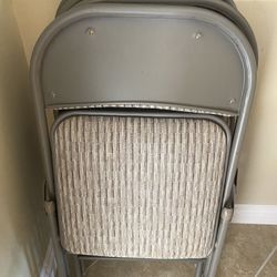 Folding Chairs With Padding 95% New