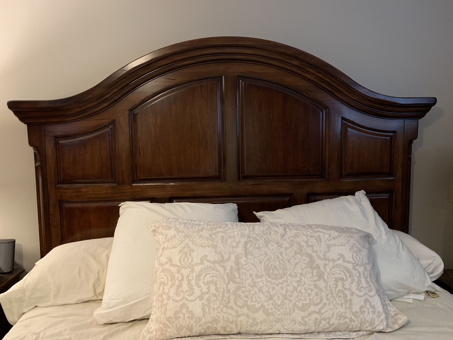 Alexander Julian bedroom set for sale! for Sale in Yorba Linda, CA