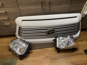 Toyota Tundra Grille and head lights include kit for led lights fits 2014- 2017Toyota Tundra..