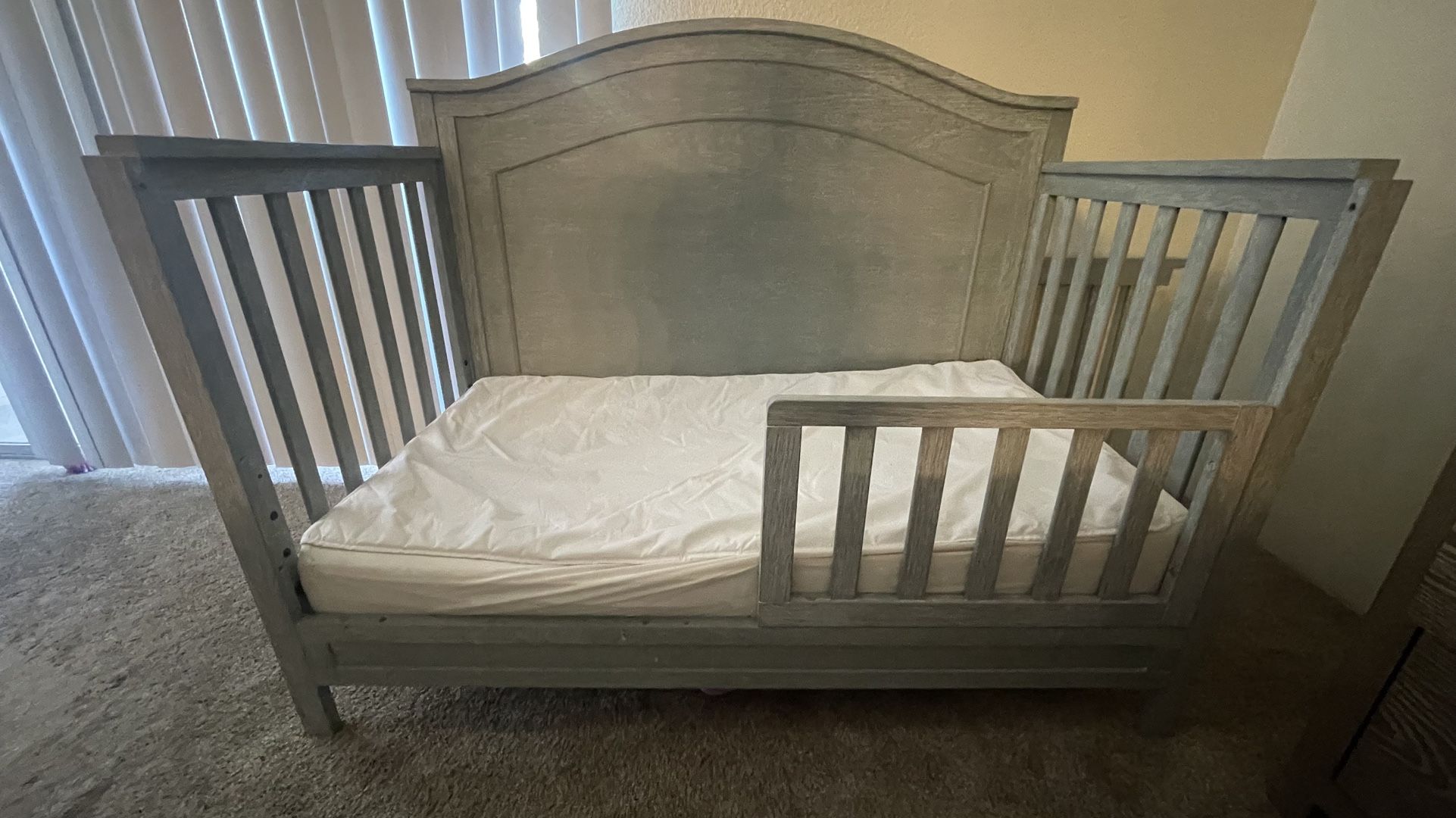 4 In 1 Convertible Crib To Twin Bed