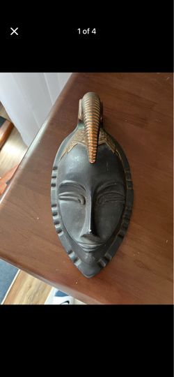Face mask wall decor