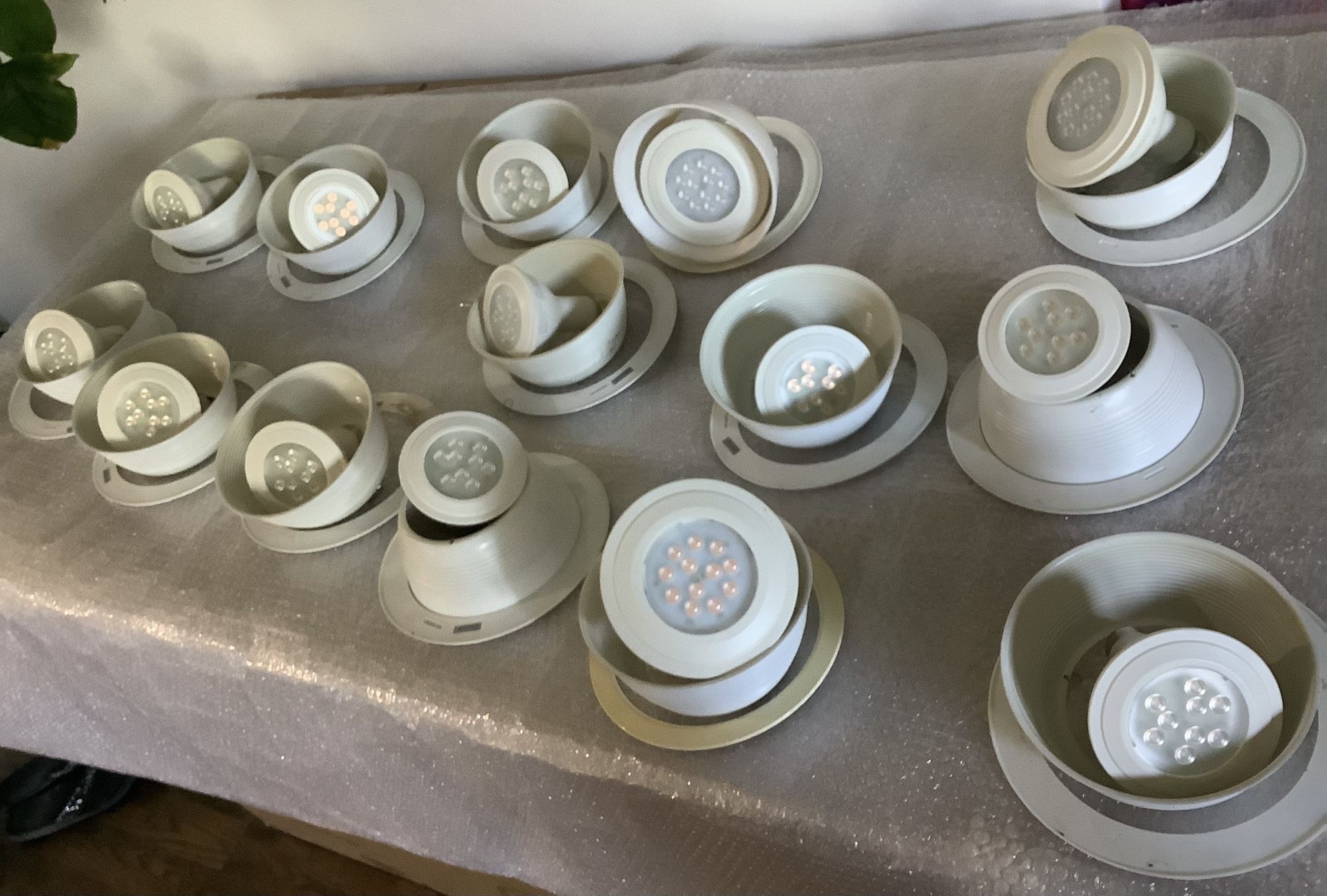 Recessed Lighting Juno V3024W-WH 6 Inches -14 Of Them